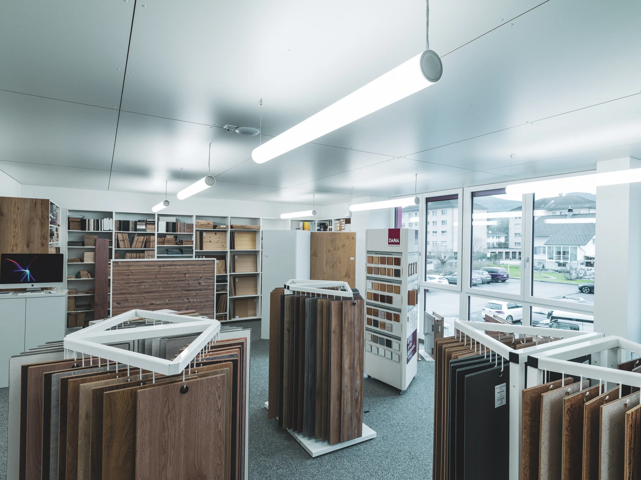 Lichtlösung für einen Showroom mit energieeffizienten LED-Leuchten LEAN